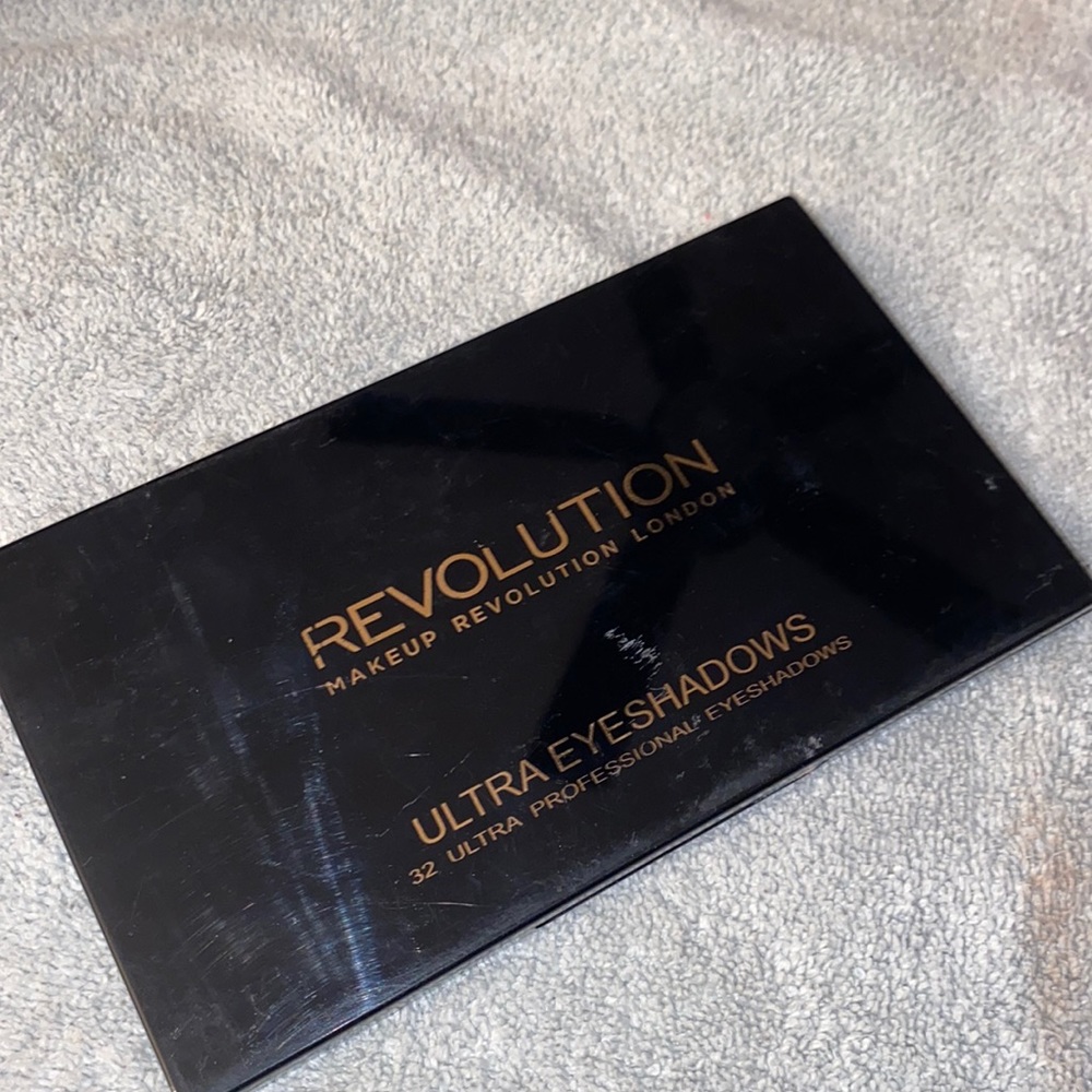 Makeup Revolution eyeshadow palette